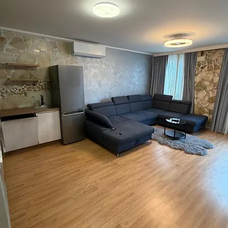 Next To The Presidential Palace ברטיסלאבה