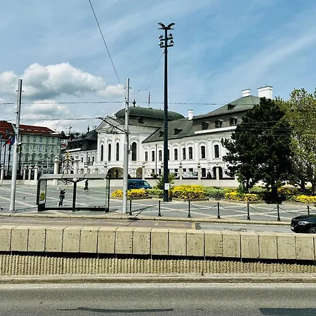 Next To The Presidential Palace ブラチスラヴァ